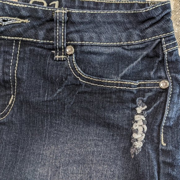 Rue 21 Denim Distressed Shorts Dark Blue Accentuated w/Bling - size 7/8 - Picture 10 of 12